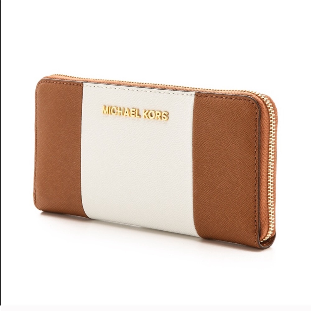 SOLD - Michael Kors - Continental Jet Set Wallet